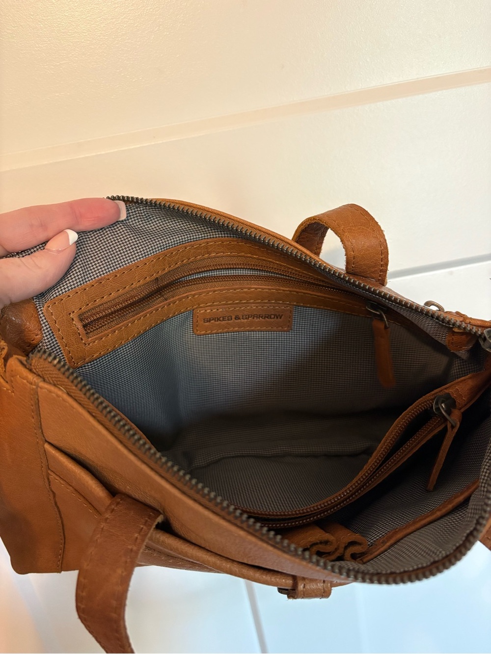 Women's Shoulder Bag in Brown Leather - Classic Everyday Carry - Picture 7 of 10